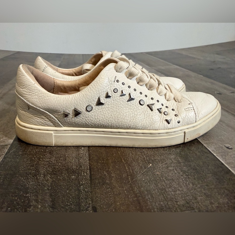 Frye Ivy‎ Studded Leather Sneakers White Pearl Studs Women’s 8